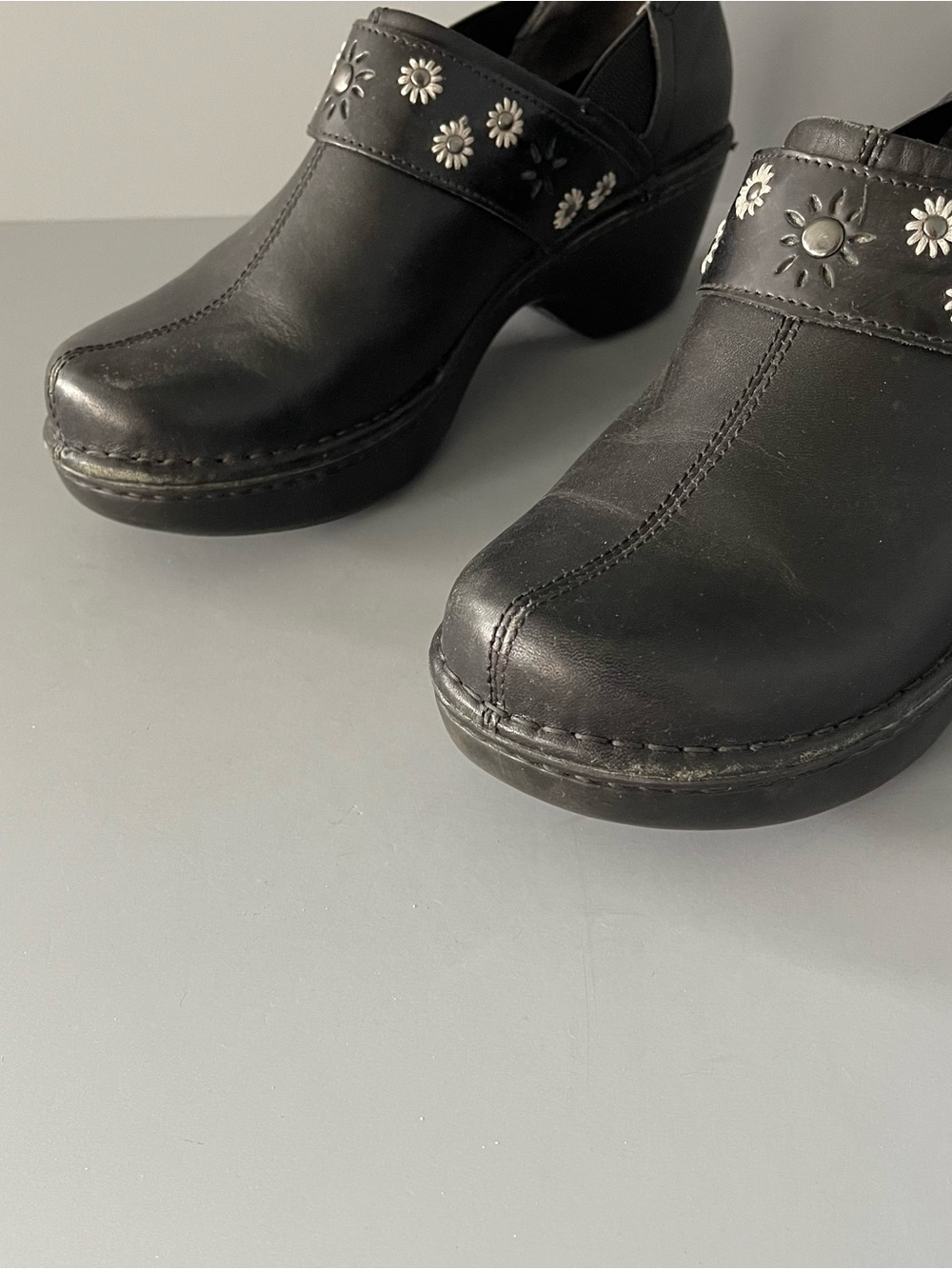 Ariat Westlake Western ATS Studs Flowers Leather Clog 9.5 Shock Absorption Boho